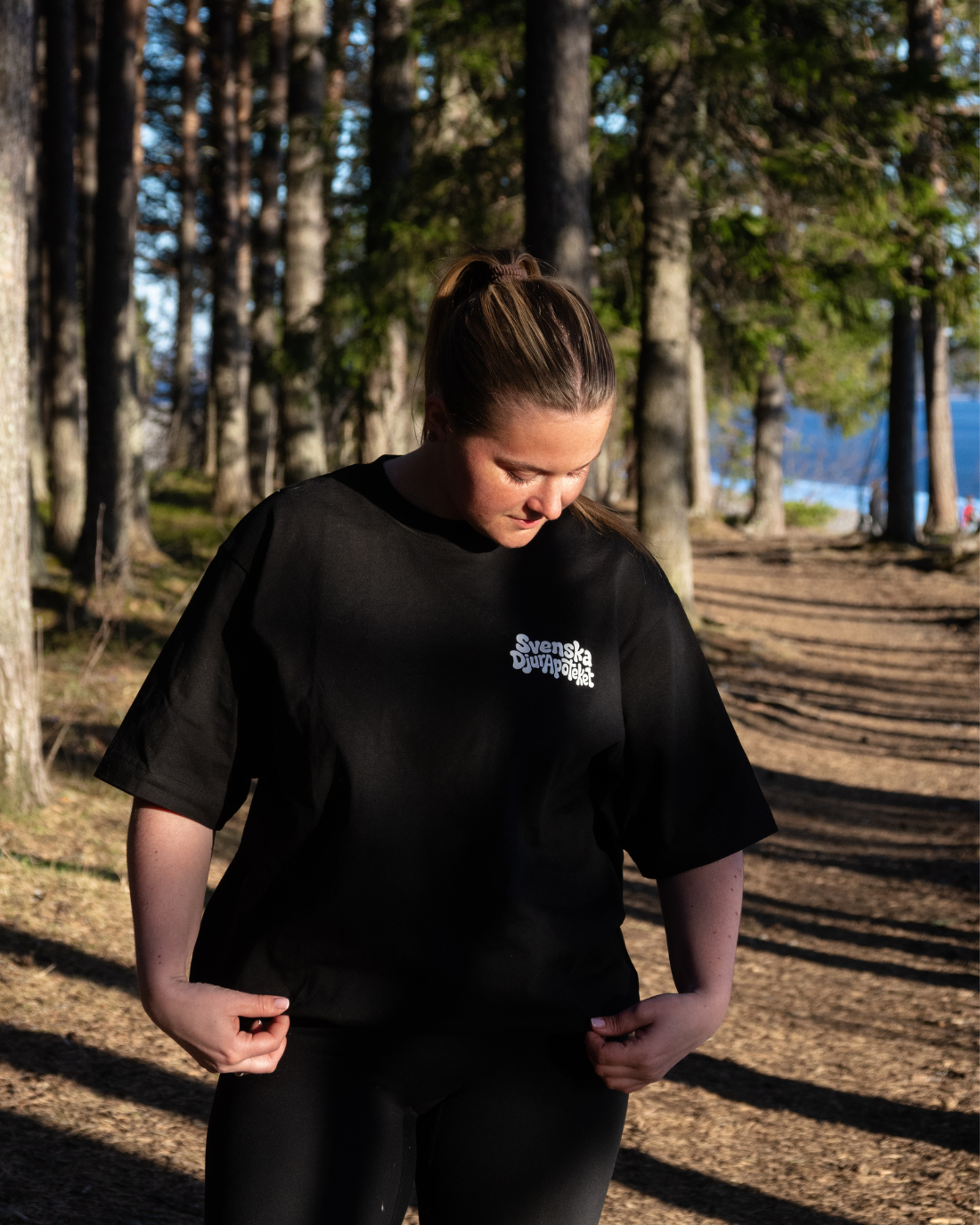Svart T-shirt – Happy Pills